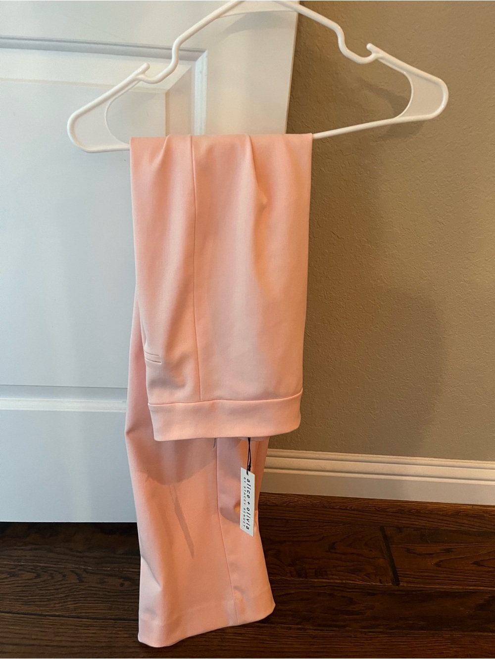 New with tags! Alice and Olivia Andrew Women's Pink Tailored Wide-Leg Pants - Picture 4 of 4
